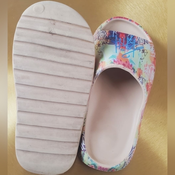 Classic Unisex Fashionable Slide Slippers  Designer Slippers Size 38 🌴 - Picture 7 of 7